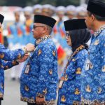 5 orang Guru SMKN 1 Karanganyar Terima Penghargaan Satyalancana Karya Satya