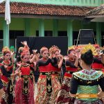 Tari Kolosal Meriahkan HUT Ke-58 SMK Negeri 1 Karanganyar