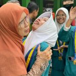 Tangis Haru Pecah di Momen Kelulusan, Siswa Gasmeka Larut dalam Pelukan Guru